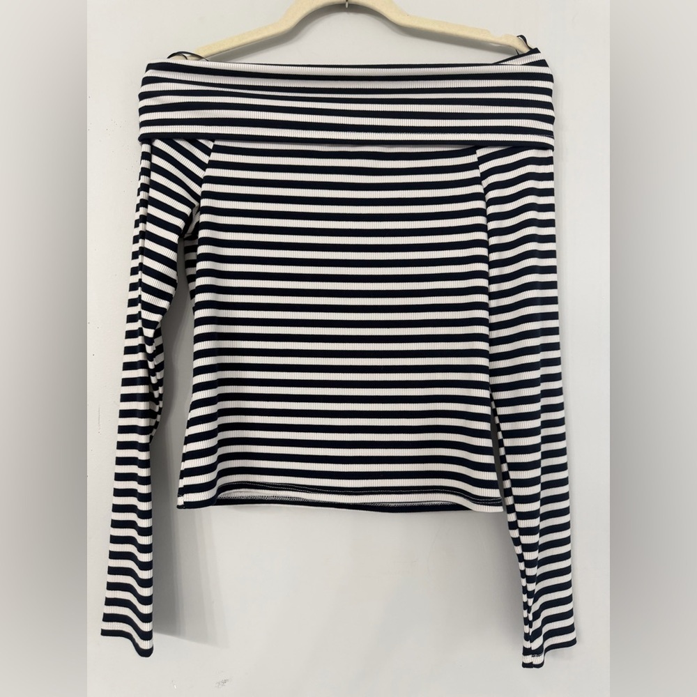 Oak & Trellis Women’s longsleeve off-shoulder navy and white striped ribbed top